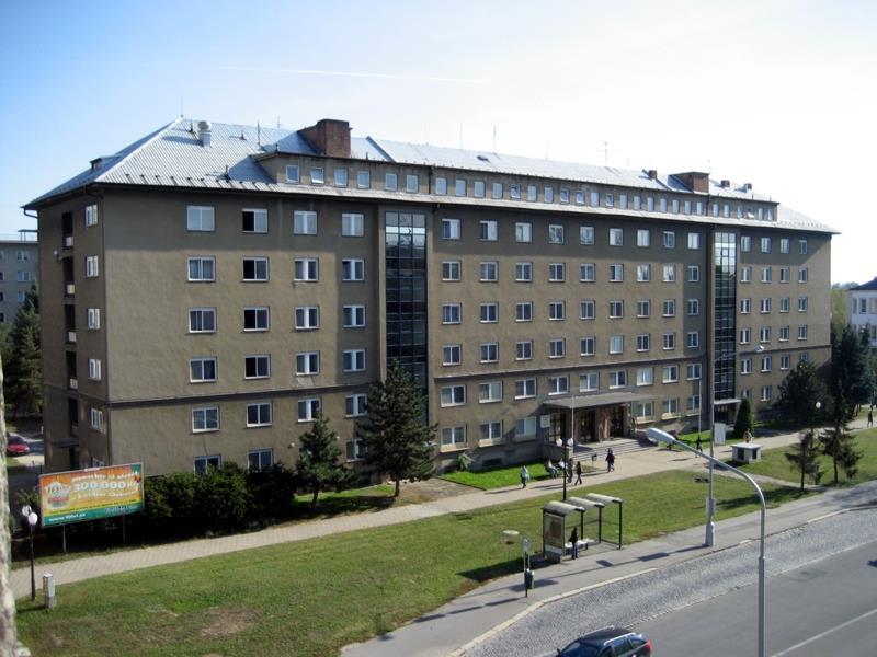 Ubytování dosud neubytovaných studentů Studenti, kteří mají zájem o ubytování na VŠK UP, se mohou dotazovat na volnou kapacitu přímo na jednotlivých kolejích od 7.00 hod viz http://www.skm.upol.