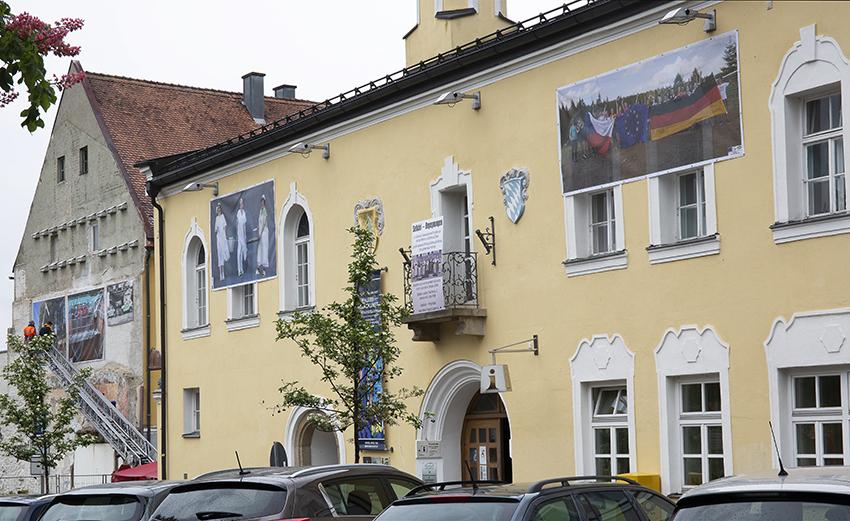 Und uns allen, liebe Freunde, wünsche ich einen unterhaltsamen und angenehmen bayerischböhmischen