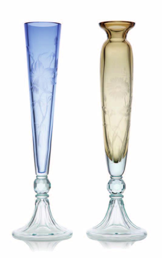 7 inch Rytý motiv / Engraved Motif: lilie / lily Rytec / Engraver: Vladimír Skála Design: 1895 Nabízené barvy: beryl podjímaný modrou Available colours: beryl underlay with blue lily, daisy The vases