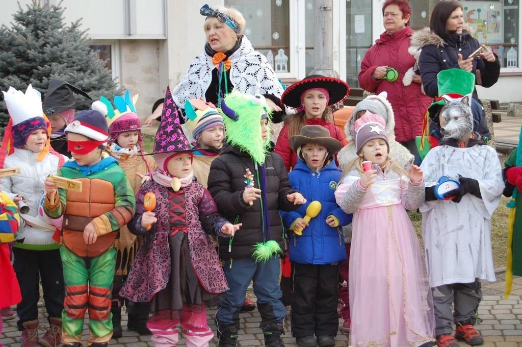 MASOPUST Masopust je třídenní lidový svátek, který se slavil ve dnech předcházejících Popeleční středě, kdy začíná 40denní půst před Velikonocemi.