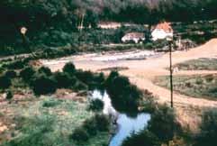 Pomoci tehdy byl připraven i Sbor dobrovolných hasičů Horní Měcholupy. 27. srpna 2011 byl pomocí bagru třísetkilogramový kámen ze dna vyzvednut a odvezen do Hostivaře.