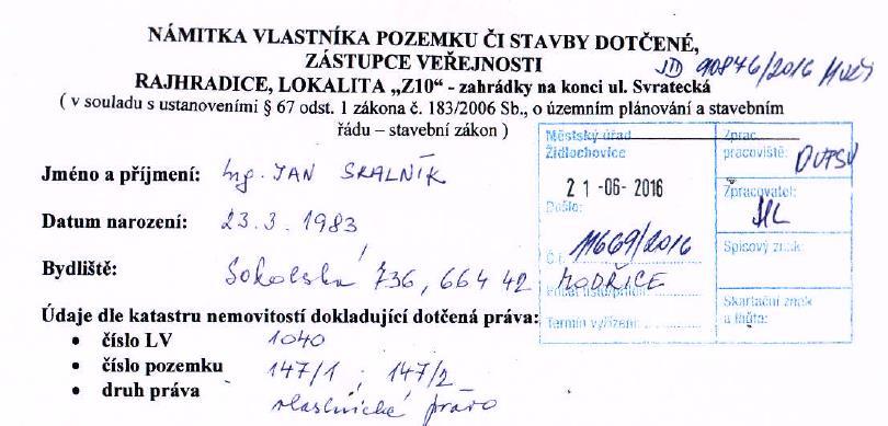 Dopravní přístup do lokality je řešen z místních obslužných komunikací přes pozemky nově vymezených veřejných prostranství. Přístupová komunikace musí odpovídat parametrům dle ČSN 73 6110.