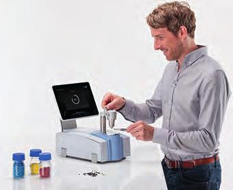 SPEKTROMETRIE MALÉ FTIR SPEKTROMETRY A JEJICH ROSTOUCÍ VÝZNAM PRO PRŮMYSL I R&D V dnešní době je Infračervená spektroskopie s Fourierovou transformací (FTIR) zaběhnutou analytickou technikou, která