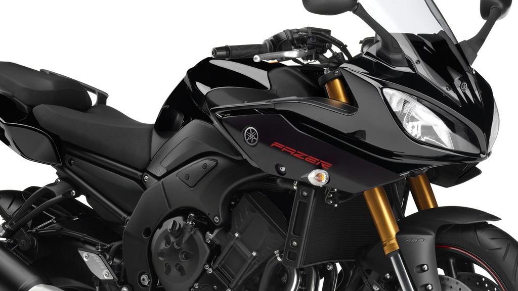 Kapotáž s ochranou proti větru Každý jezdec, který svůj motocykl používá téměř celý nebo dokonce celý rok, ocení výhody polovičního aerodynamického krytu modelu Fazer 8.