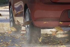 Lithium-iontová baterie Automatické vypnutí motoru Motor je vypnutý, zatímco elektrické komponenty jsou napájeny z baterií. Tím se šetří palivo.