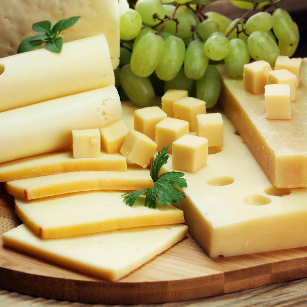KOKTEJLOVÉ MENU á 60 Kč Studené finger foods Keříková rajčátka s mozzarellou a čerstvou bazalkou Tartar z norského lososa na chipsu z bagety Rybí ceviche (čerstvé nakládané ryby) Kuličky z kozího