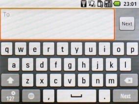 horizontální poloze, kde je klasická dotyková "qwerty" klávesnice.