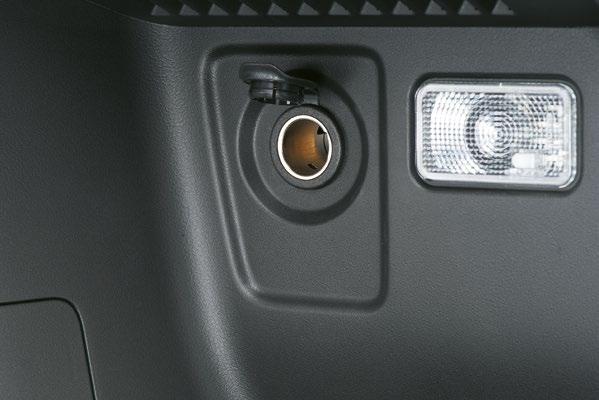 řidiče a spolujezdce mají lampičky pro větší komfort při použití