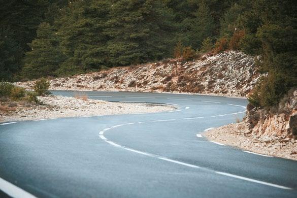 jízdních režimů (Auto, Sport, Snow, Lock) pomocí jednoduchého ovladače na středové
