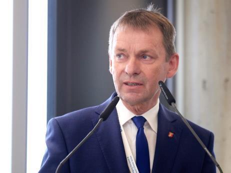 komentáři k hlavnímu projevu souhlasil Stéphane Dupas, že jsou místní samosprávy hlavním pohonem změny a že často mají ještě vyšší ambice, než národní vlády.