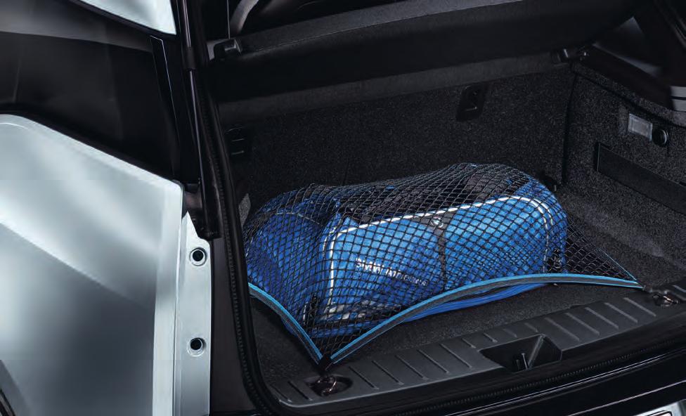 Jeho tvar je dokonale přizpůsoben zavazadlovému prostoru BMW i3. Slouží tak k bezpečné přepravě drobných předmětů.