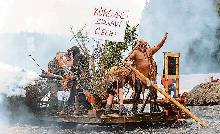A je tady celorepublikově třetí nejvyšší počet spolků a zájmových sdružení vzhledem k počtu obyvatel. Jen o něco hůř skončily České Budějovice. Celkově obsadily 23. místo v republice.