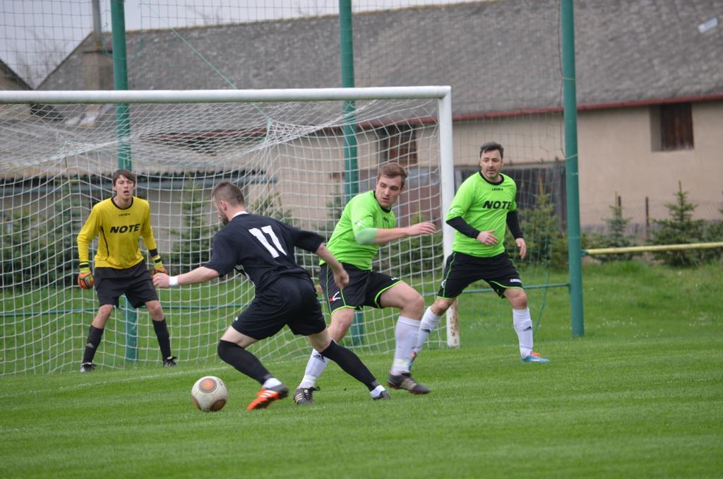 5.4.7 DOLNOBOUVSKÝ SK x FK DLOUHÁ LHOTA () Nepodcenit soupeře a zápas odmakat, to bylo to nejdůležitější o co v derby zápase proti Dlouhé Lhotě šlo. Od počátku jsme začali aktivně a hned ve.
