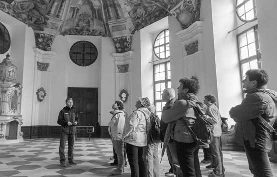 Janu Nepomuckému Tak jsme se zase jednou na zájezd s milovníky přírody, architektury a skla vydali, plačtivé počasí doma nechali.