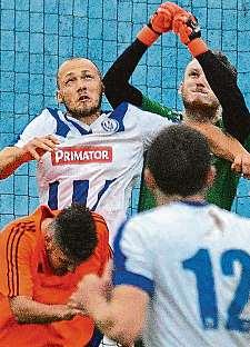 září od 14.30 jeho tým nastoupí na hřišti Čáslavi. V týmu přes letní pauzu nedošlo k velkým změnám, co se tedy změnilo, že tým, který bojoval o záchranu, začal vyhrávat? To je záludná otázka.
