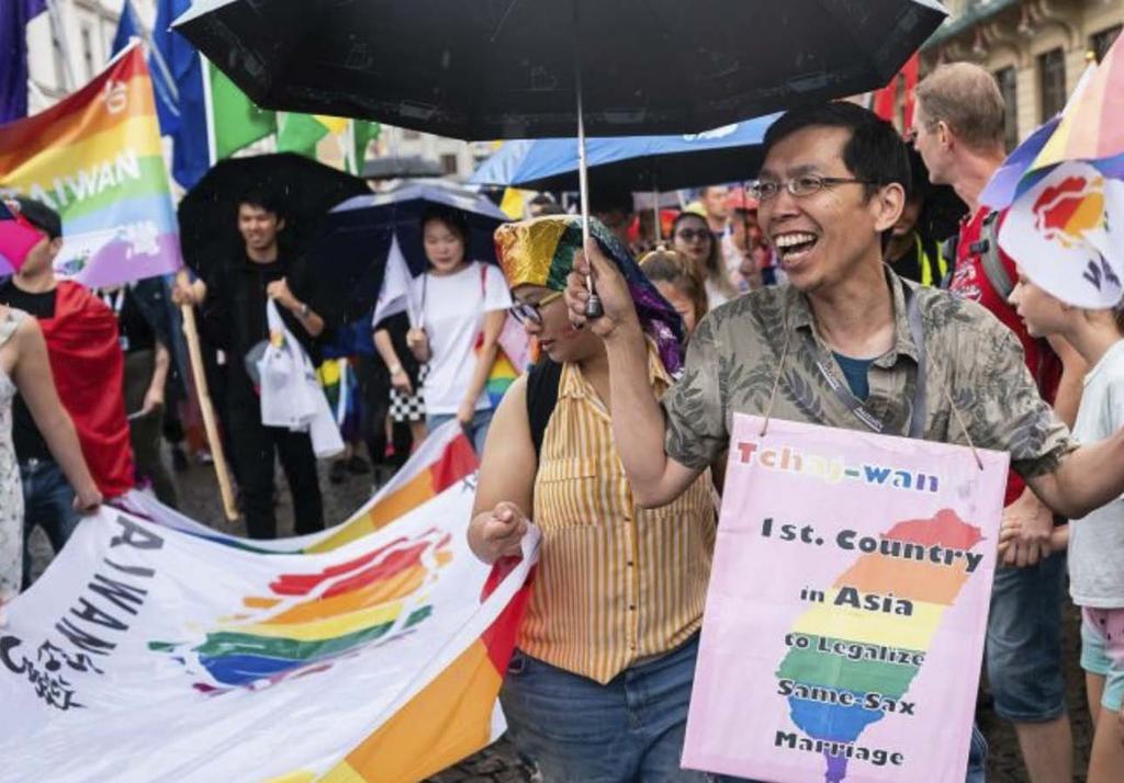 MATERIÁLY PRO ÚČASTNÍKY Prague Pride Mag Festivalový magazín vyšel v druhé půlce července a na 50 stránkách představil program festivalu, jeho hosty i další důležitá LGBT+ témata.