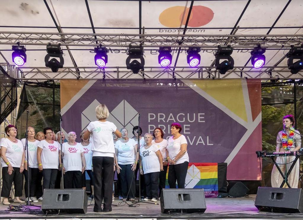 NOVINKY ROKU 2019 Zaměření na starší publikum Festivalové publikum jsme rozšířili o starší LGBT+ lidi, kteří svůj život obvykle prožili ve skrývání a mnozí z nich v tom pokračují i dnes.