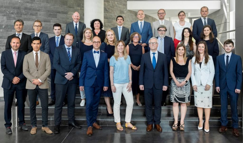 36 Auditní tým Třetí řada (zleva doprava): Hans Christian Monz (vedoucí úkolu), Sevdalina Todorovová (auditorka), Joao Pedro Bento (auditor), Tomas Mackevičius (tajemník), Arunas Juozulynas (vedoucí
