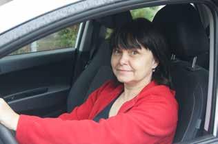CHARITNÍ PEČOVATELSKÉ SLUŽBY a OSOBNÍ ASISTENCE Eva Rosová vedoucí pečovatelské služby v Kostelci u Jihlavy Proč pracuji pro Oblastní charitu Jihlava?
