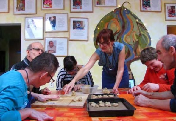 V září 2010 se nám podařilo ve Slatiňanech otevřít soukromou Mateřskou školu Děvčátka Momo, jejíž výukový program čerpá z waldorfské pedagogiky.