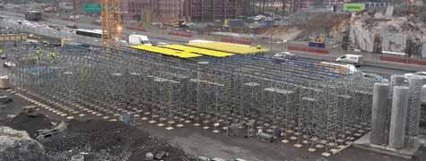 STAVEBNÍ KONSTRUKCE STRUCTURES 9 10 Obr. 9 Výstavba skruže v poli A7 poslední část nosné konstrukce ve fázi 1 Fig.