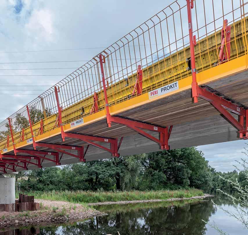 Římsová konzola PERI VARIOKIT VGK Lehká konstrukce pro novostavby i sanace Všestranně bezpečná S uzavřenou podlahou z fošen a ochranou proti pádu, bezpečná montáž bednění a vyrovnání z lávky