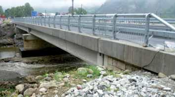PORUCHY BETONOVÝCH KONSTRUKCÍ FAILED CONCRETE 9a 9b 11980 800 9500 1680 350 Nižná C9,5/80 Podbiel 430 1000 250 os odvodnenia os komunikácie os nk 440 (PREM) 2,5% 190 ELASTOMEROVÉ LOŽISKÁ 540 1290