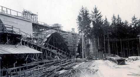HISTORIE HISTORY Výročí podolského mostu je zde připomenuto publikováním části autentických zápisů Ing.