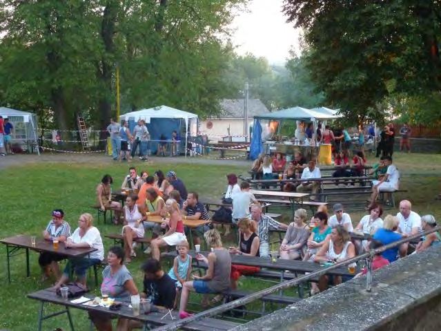 Pohodové odpoledne bylo připraveno agenturou Tomáše Malohlavy na sobotu 7. července, kdy v zámeckém parku se uskutečnil první ročník hudebního festivalu s názvem Pohof.