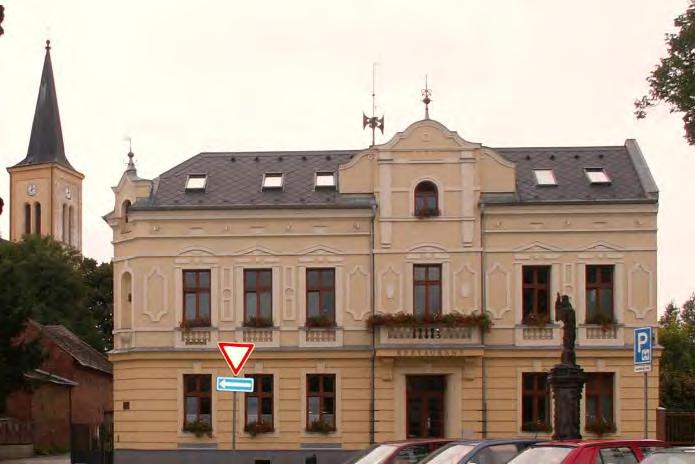 Velmi příjemné prostředí nabízí restaurace Sport, také možnost stravování, v létě pak posezení na venkovní terase. Piva se tu vypije jen málo, spíše si zákazníci objednávají víno.