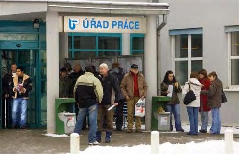 NEZAMĚSTNANOST Počet lidí bez práce v Česku narostl. Ke konci roku nemělo v naší zemi zaměstnání přes 560 000 lidí, je to o cca 50 000 více než loni. Statistici odhadli jejich procento na 8,6.