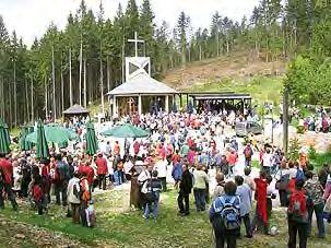 obřady. Na Bílou sobotu večer při mši sv. se slavilo Vzkříšení a zvony se opět rozezněly.