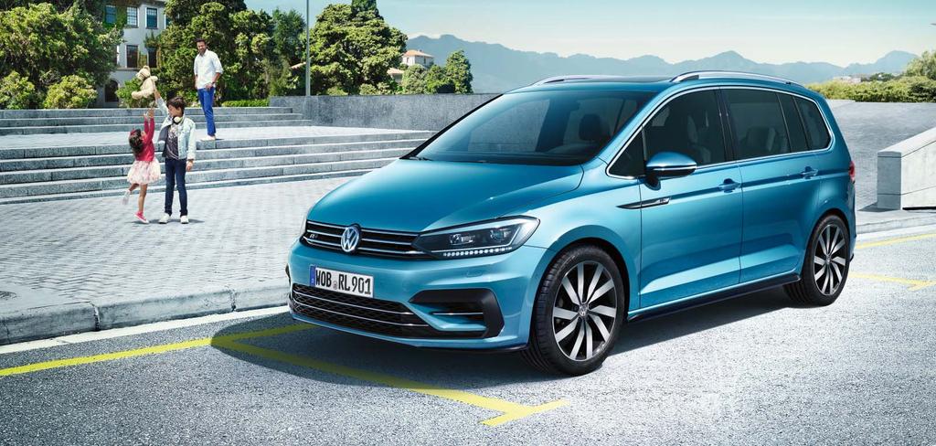 Život není jen tím, co si přejete. Vaše auto ano. Ve voze Touran budete cestovat s výbavou na úrovni doby, a to i v případě, že pojede po datové dálnici.