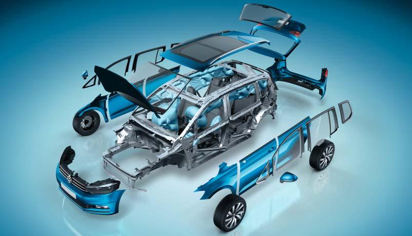 01 02 Asistent nouzového brzdění Front Assist s rozpoznáváním chodců může v případě hrozící kolize s vpředu jedoucím vozidlem zmírnit její následky nebo v ideálním případě srážce zcela zabrání.