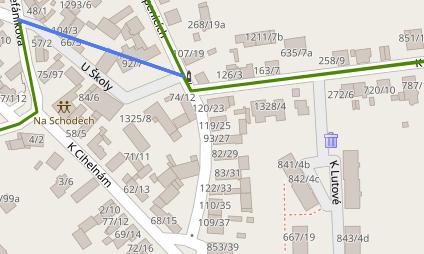 3) Chybná ulice nebo GPS, průjezd (modrá hrana) ulicí U Školy směr k ulici K