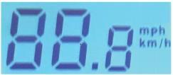 z 20 km/h na 0 km/h Zobrazí stav nabití baterie Zobrazení je rozděleno do 4 segmentů, pokud bliká poslední segment je potřeba baterii dobít.
