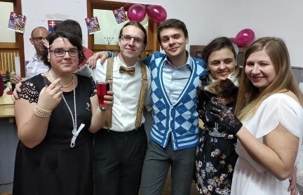 realizační tým), který získá hlavní cenu v podobě láhve vína s unikátní etiketou.