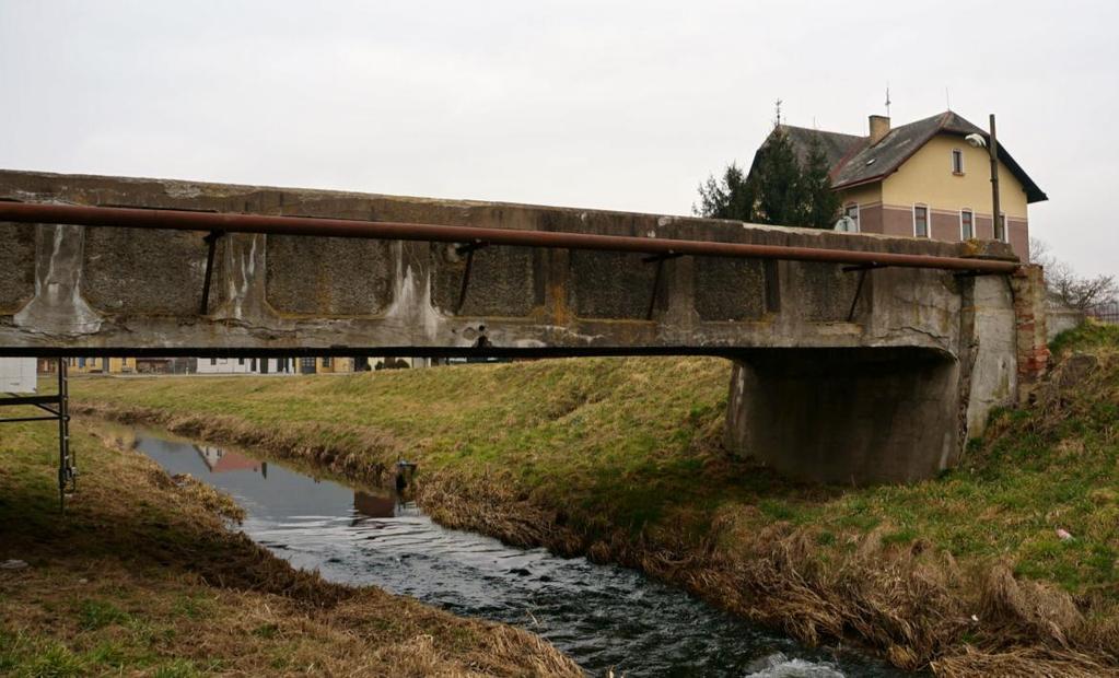 7 PRŮZKUM MOSTU LINHARTICE Georadarový průzkum byl proveden na mostě přes vodoteč Třebůvka v obci Linhartice ve spolupráci se společností Mostní