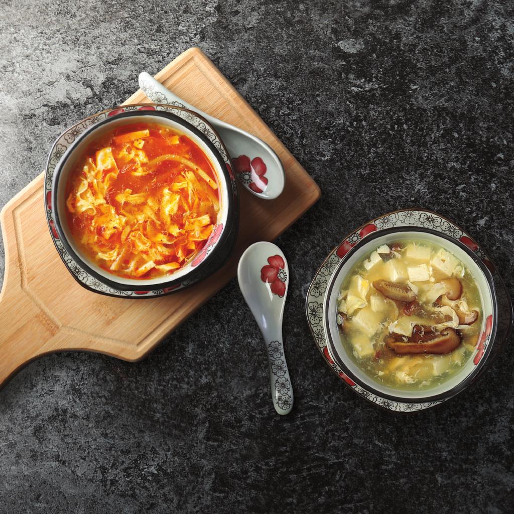 1. 酸辣汤 Pekingská polévka Beijing soup 馄炖汤 55,- 4. 番茄蛋花汤 45,- 5. 疙瘩汤 45,- 香菇豆腐汤 45,- 7. 牛肉粉丝汤 55,- 8. 海鲜汤 89,- 9. 蔬菜汤 45,- 3.
