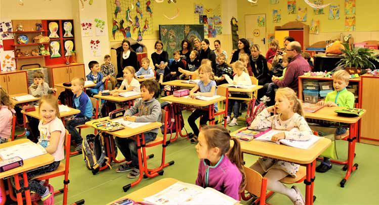 Základní škola Dvakrát měř aneb poděkování Je to něco přes rok, co jsme díky projektu Zlaté české ručičky vybavili staronovou učebnu školních dílen novými pracovními stoly a ručním nářadím.
