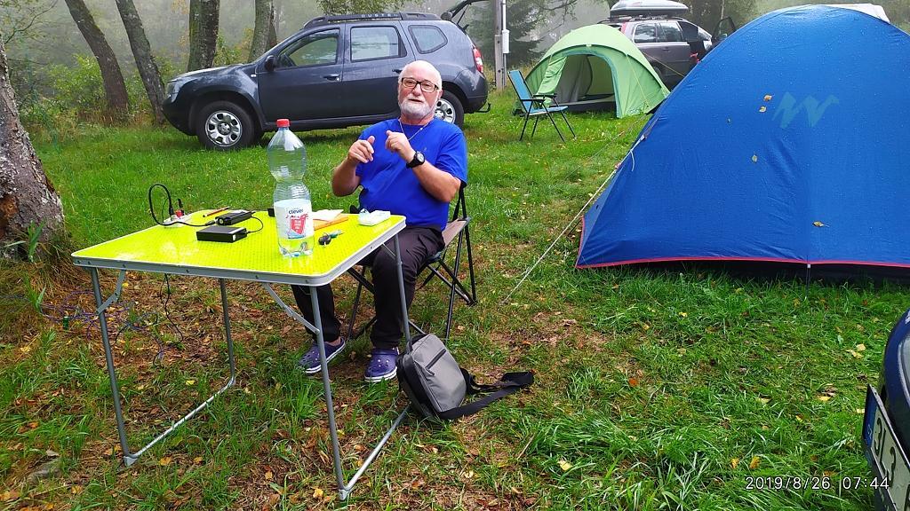 Jen jediného člena expedice to nechávalo v klidu. Roman ve svém autě spal, jak zabitý. Za tu dobu, co se známe, vím, že já jsem spíše skřivan a on sova.