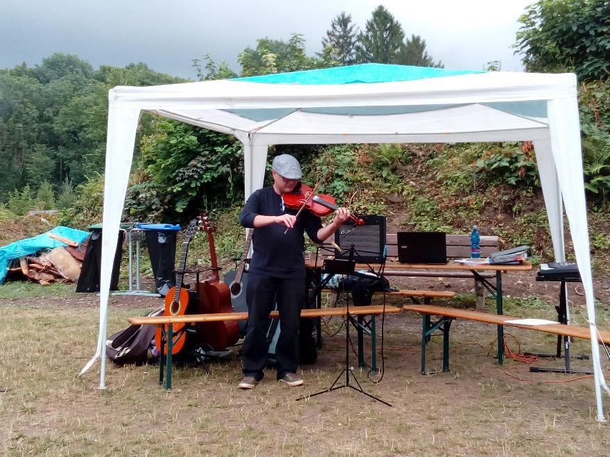 LIBERK FEST Liberské hřiště Na Hradě se 13. července proměnilo v dějiště Liberkfestu. Jelikož se jednalo o nultý ročník, nikdo neměl nejmenší představu o tom, jak tato akce bude vypadat.