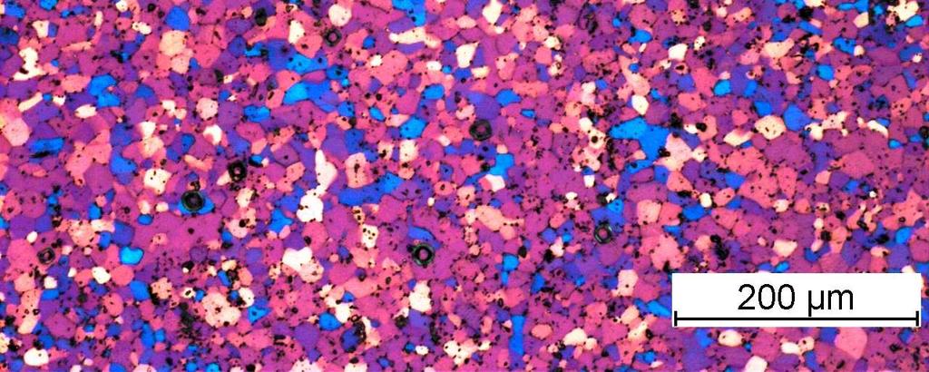 Průsečnicovou metodou bylo zjištěno, že průměrná velikost zrn je: d=(10,0 ± 6,4) µm. Obr. č. 5: Mikrostruktura zkoumaných plechů.