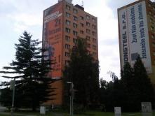 vybavenost. RK: JK Finance a Reality, s.r.o.-ostrava 3) Prodej bytu 2+1 54 m 2 Cena: 980 000,- Kč Lokalita: Hrabůvka Číslo zakázky: IETO93013 Stav objektu: Velmi dobrý Datum aktualizace: 24.9.2016 Budova: Panelová, 4 NP Podlažní umístění: 2.