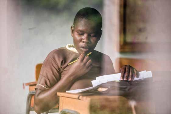 Na konci listopadu žáci z osmých tříd skládají Celostátní srovnávací zkoušky základního vzdělání (Kenyan Certificate of Primary Education).