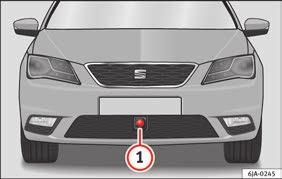 186 Front Assist nereaguje na chodce, kteří se pohybují stejným směrem nebo jdou ve stejném jízdním pruhu proti. Jako řidič musíte být vždy připraven na to, abyste převzali kontrolu nad vozidlem.