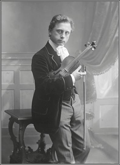 Jaroslav Kocian * 22. února 1883 Ústí nad Orlicí 7. března 1950 Praha houslista, hudební skladatel, pedagog Jaroslav se narodil v Ústí nad Orlicí v domě čp.