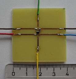 Naopak připojením 0 V a 3,3 V dochází ke spojení 1-2 (viz. aktivní prvky pro přepínání).