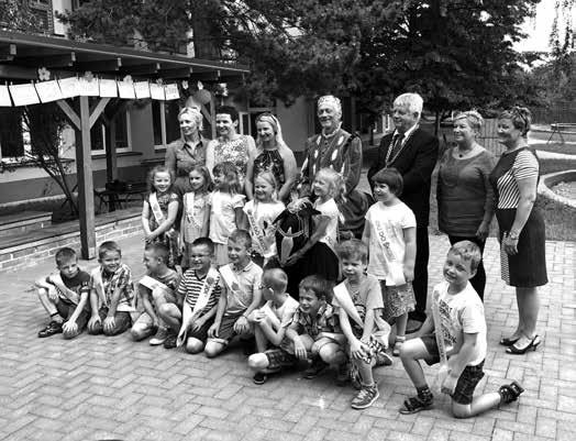 Výchově a předškolnímu vzdělávání se tento školní rok věnuje 8 pedagogických pracovnic, školní asistent a asistent pedagoga. O provoz v mateřské škole se starají 4 provozní zaměstnankyně.