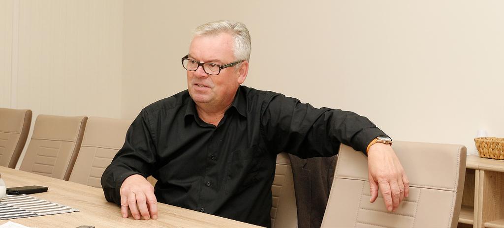 PŘÁL BYCH SI ČTYŘI ROČNÍ DOBY Dojnice na farmě Proteco Agro v Ohařích jsou už mediálními hvězdami. Žijí totiž tak trochu ve scífku.